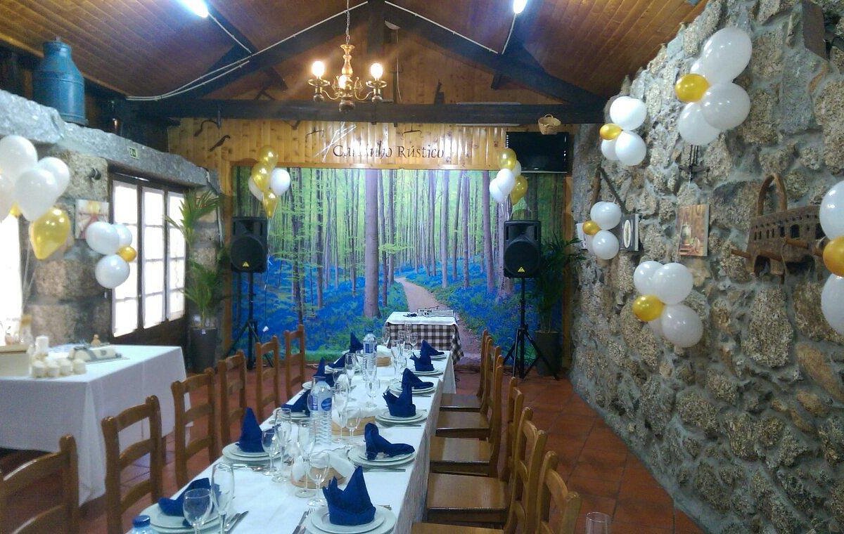 Sala de banquetes com palco